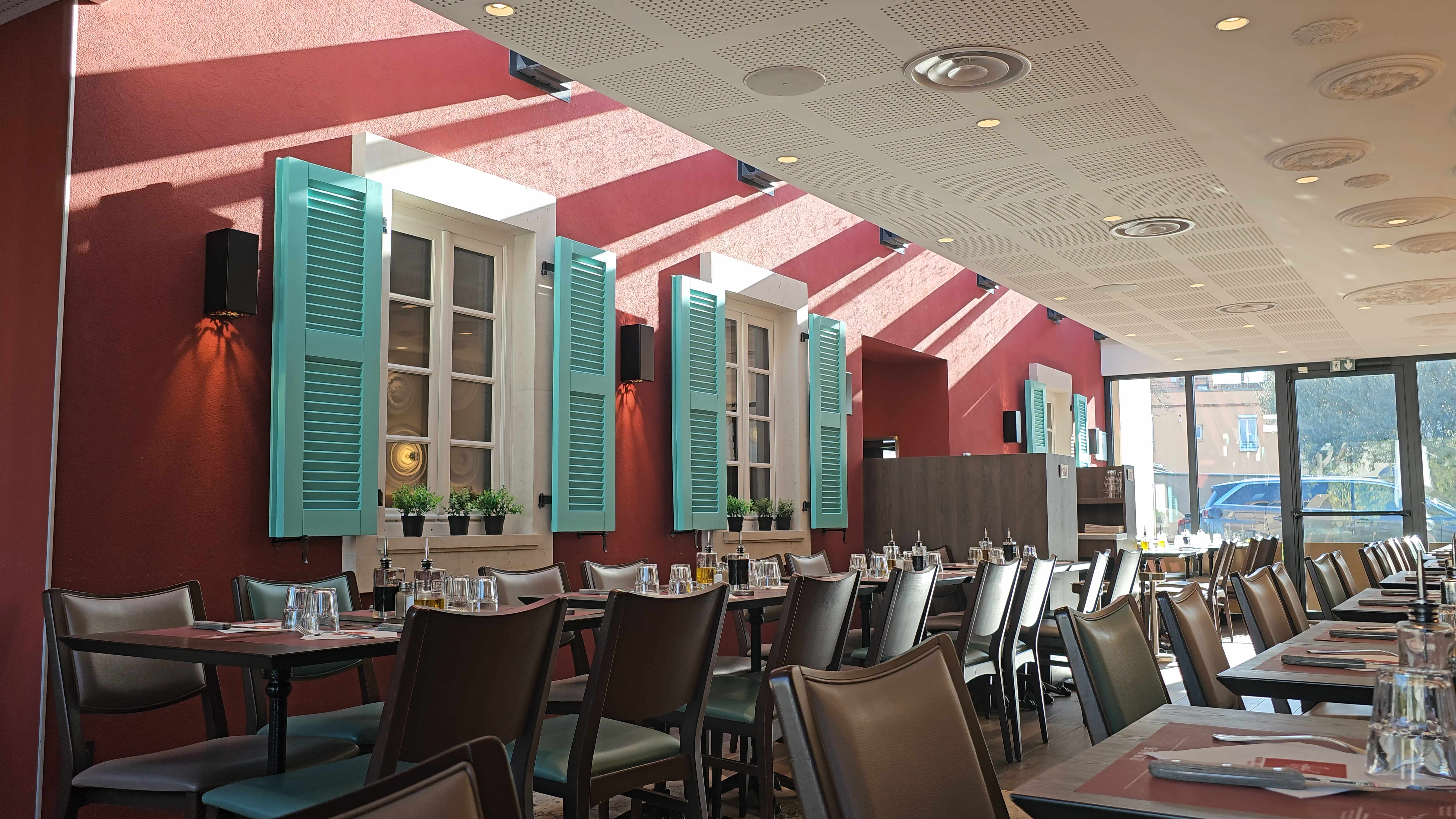 Salle du restaurant Fabioli à Fontaines-sur-Saône