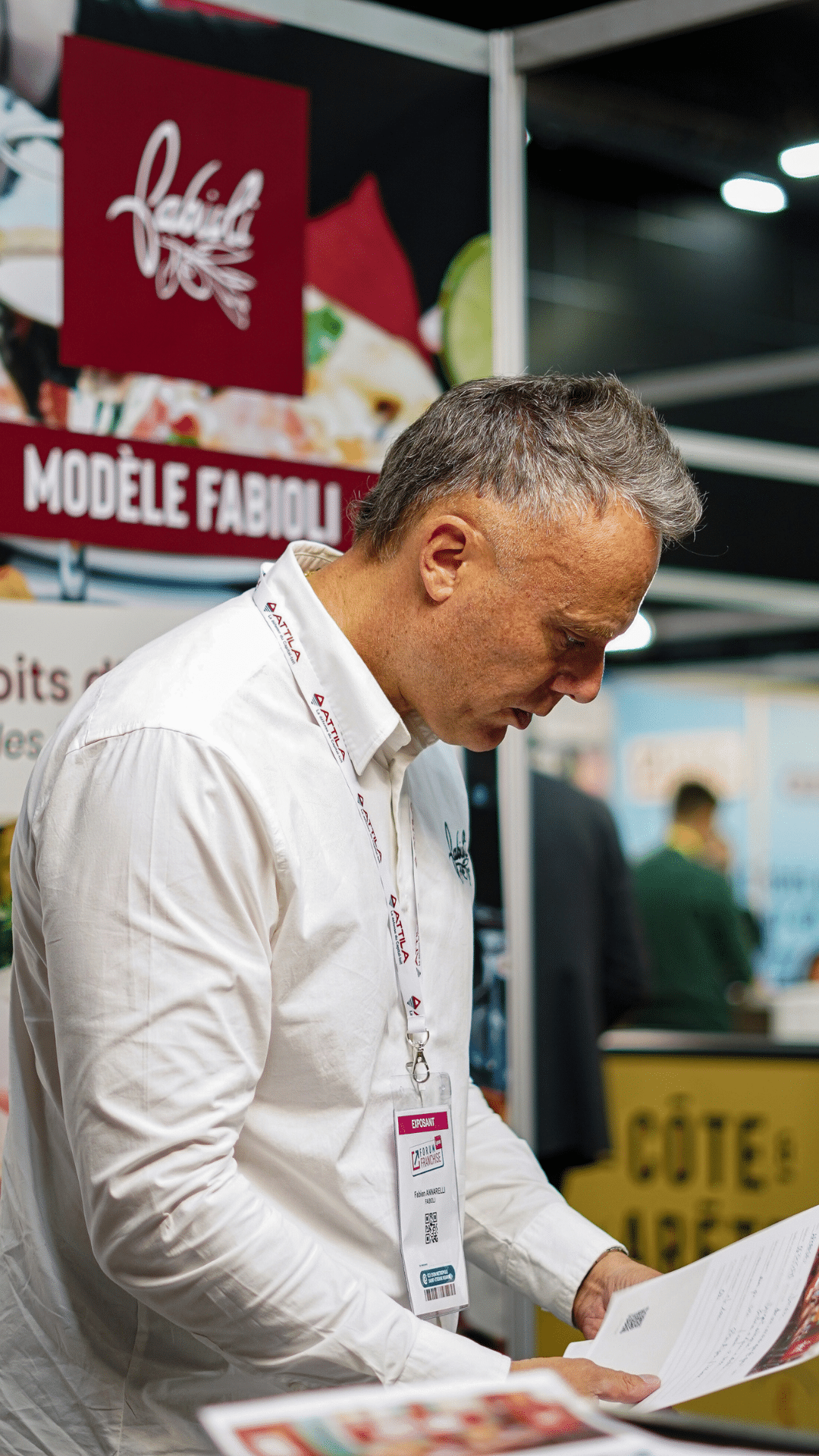 Fabien Annarelli sur le stand Fabioli d'un salon de la franchise